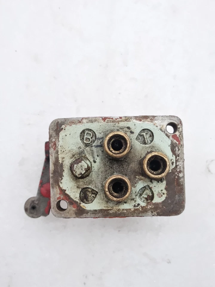 Yuken DCG-01-2B2-R-40 Directional Valve DCG012B2R40